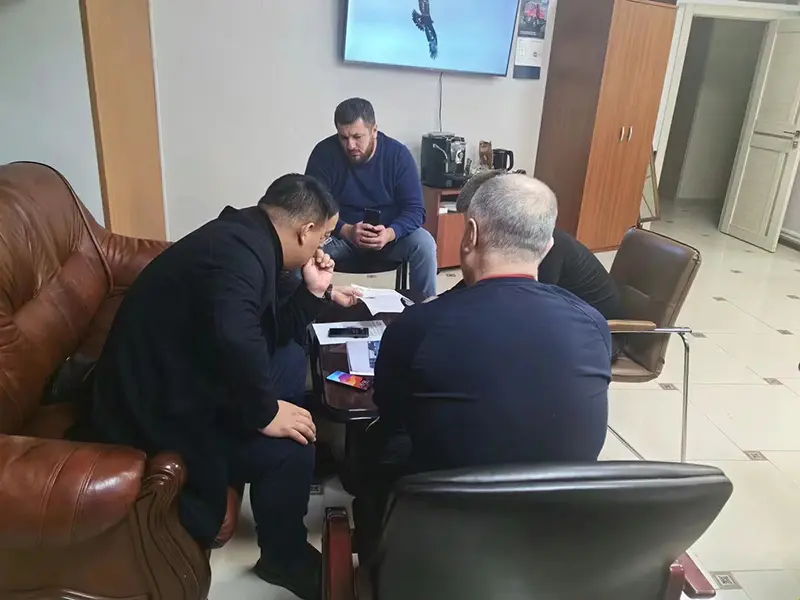 ฉากซื้อขายลูกค้าต่างชาติ Super Garage