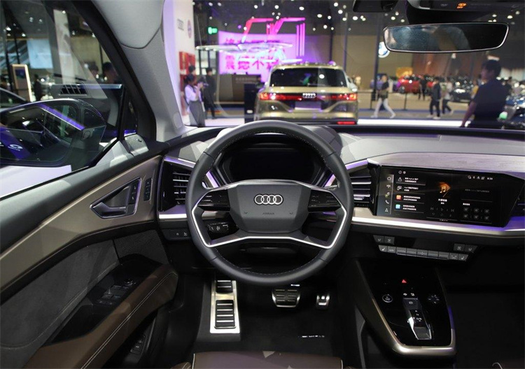 Audi Q5 e-tron ARACIN İÇİ Audi Q5 e-tron ARACIN İÇİ