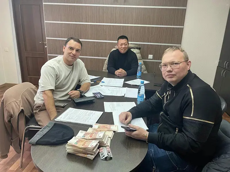 ฉากซื้อขายลูกค้าต่างชาติ Super Garage